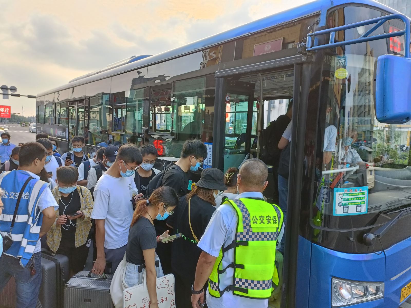 公交集團2021年“中秋”小長(cháng)假交通運輸保障工作圓滿(mǎn)完成